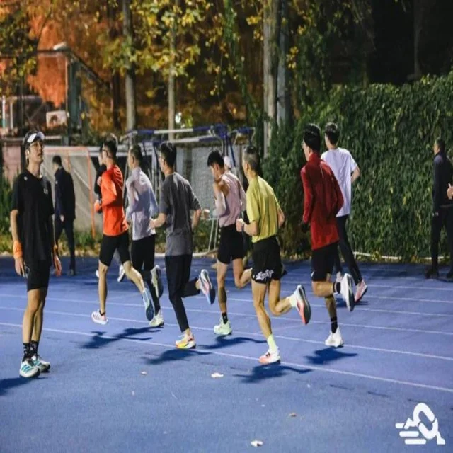 季后赛首轮对战看点解析:热门球队胜算几何
